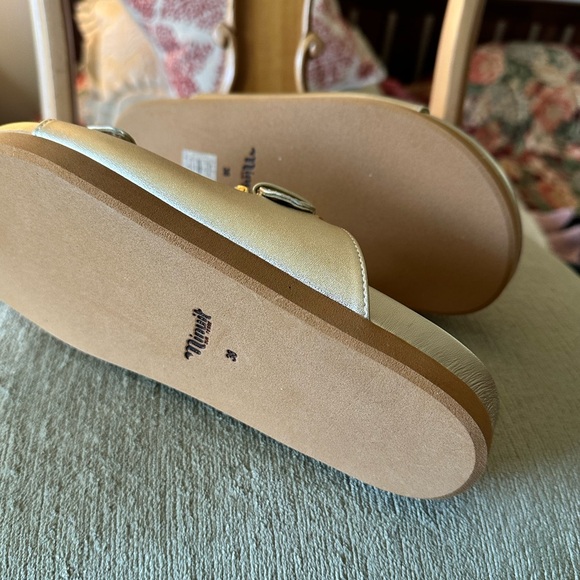 Minuit sur Terre size 8 vegan gold Carmellia sandals - Picture 9 of 11